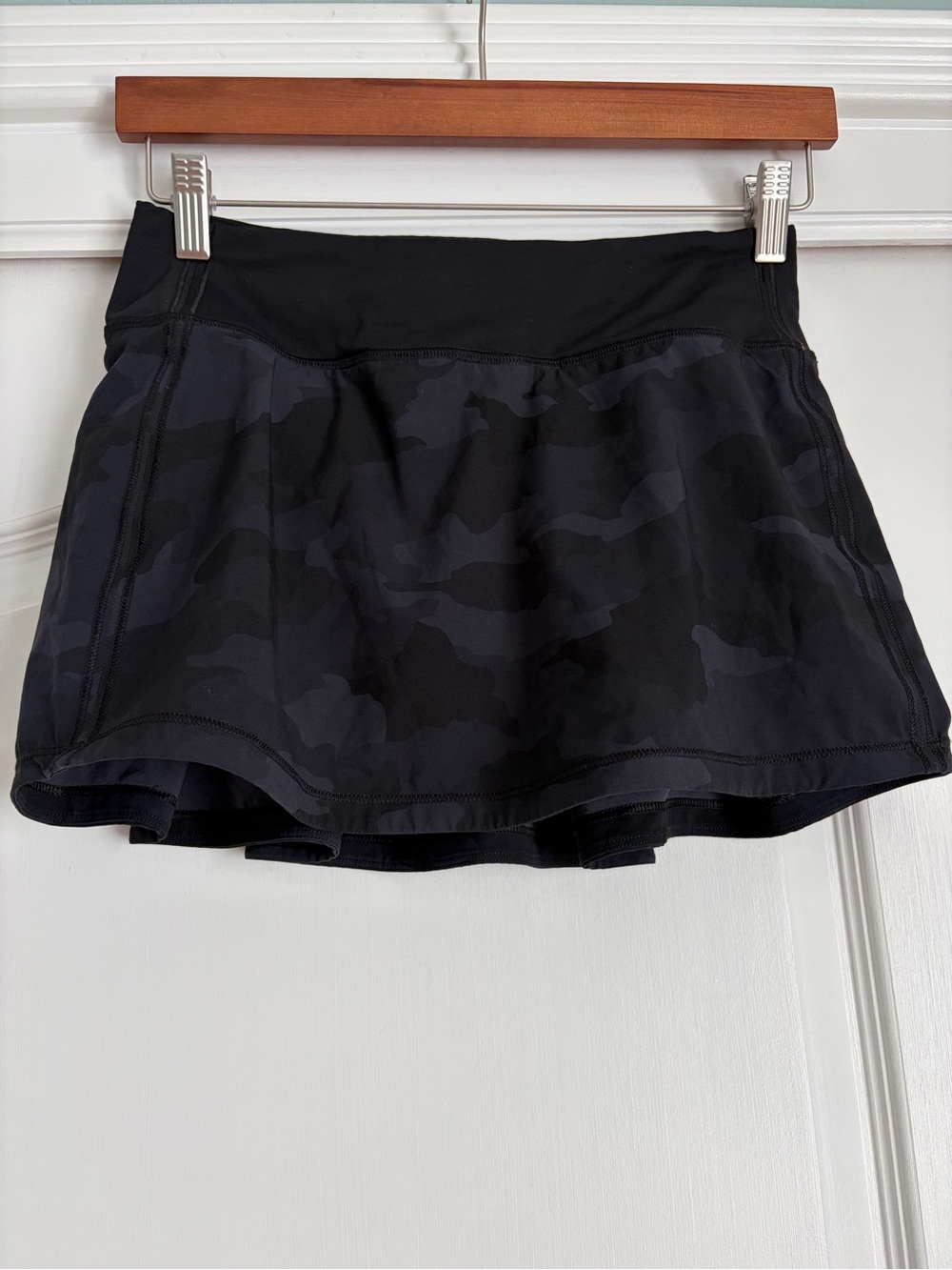 Lululemon Pace Rival Mid-Rise Skirt Black Camo Size 4 Regular Tennis Golf